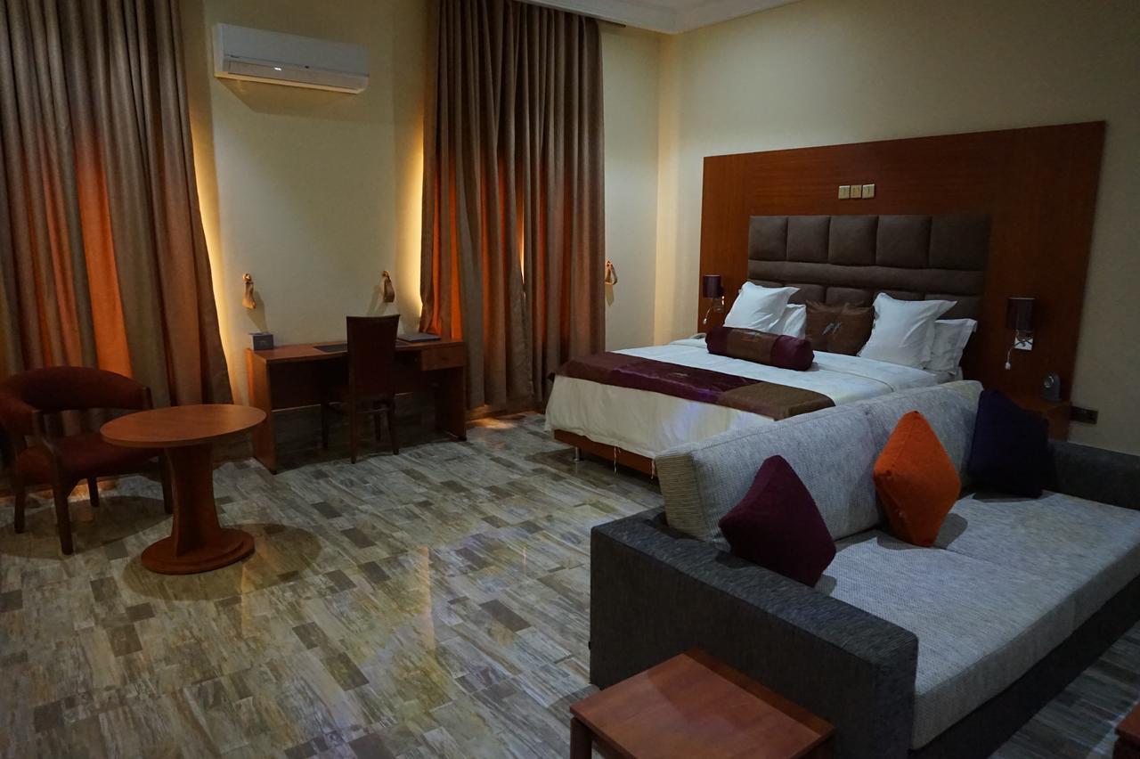 Aenon Suites Oshogbo ภายนอก รูปภาพ