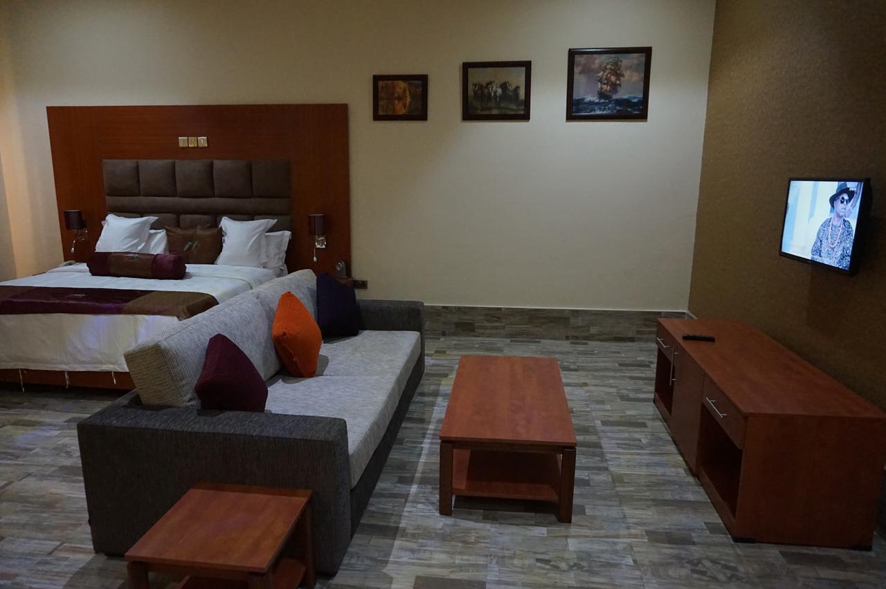 Aenon Suites Oshogbo ภายนอก รูปภาพ