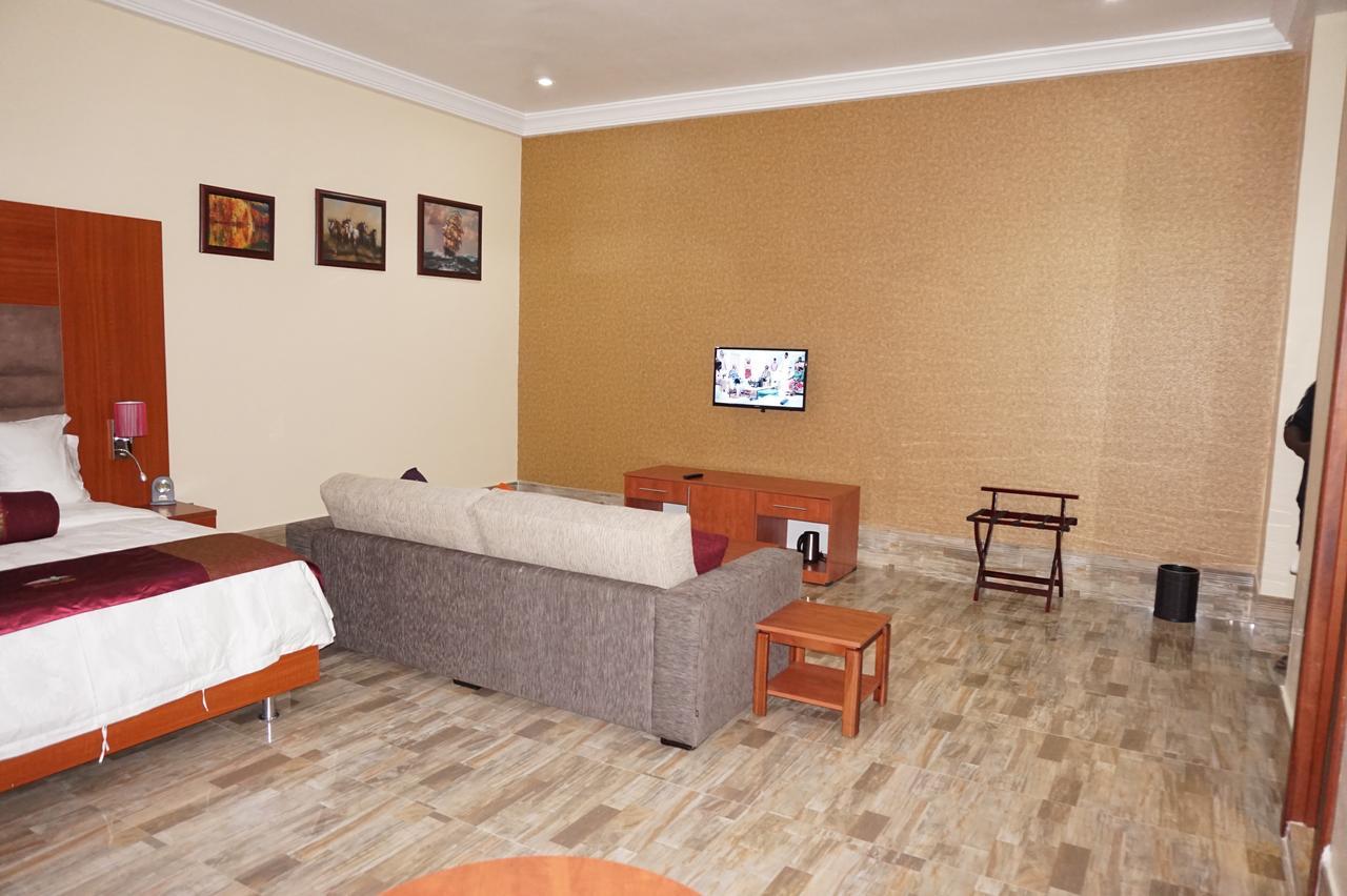 Aenon Suites Oshogbo ภายนอก รูปภาพ