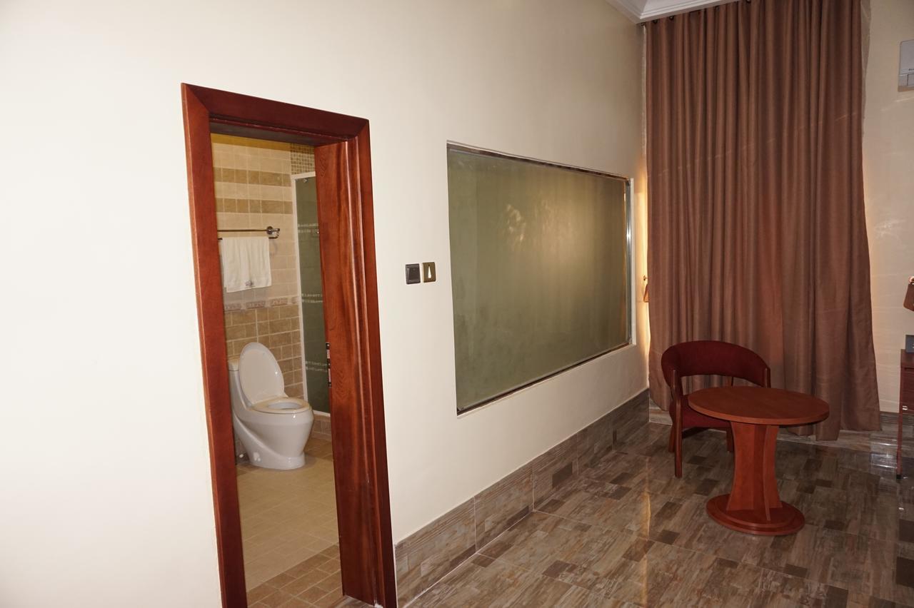 Aenon Suites Oshogbo ภายนอก รูปภาพ